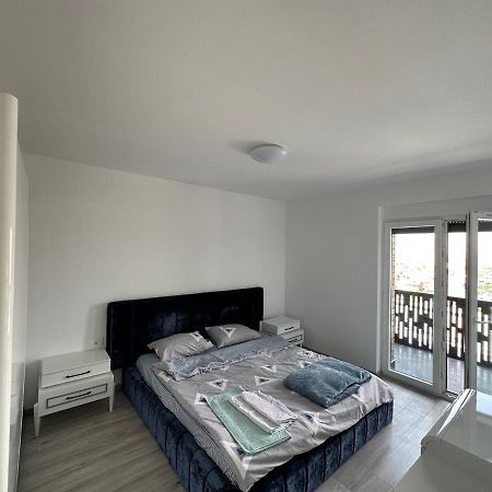 Shooter Apartments Феризово Екстериор снимка