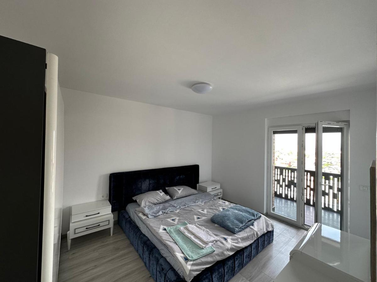 Shooter Apartments Феризово Екстериор снимка